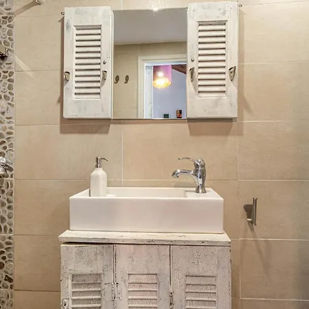 Cozy Corfiot House בית נופש *